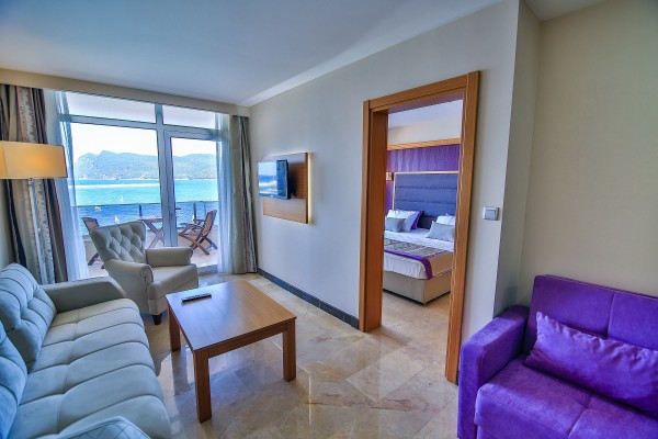 Deniz Manzaralı Suit Oda