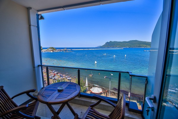 Deniz Manzaralı Aile Odası