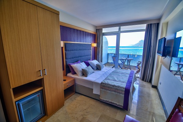 Deniz Manzaralı Aile Odası