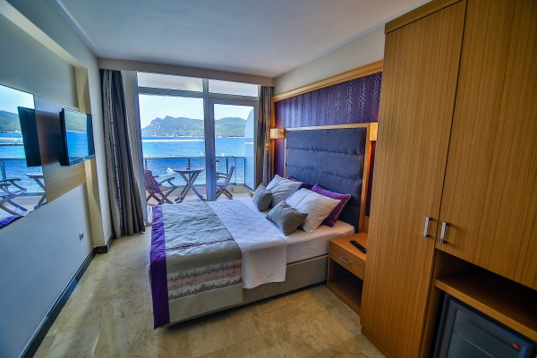 Deniz Manzaralı Aile Odası