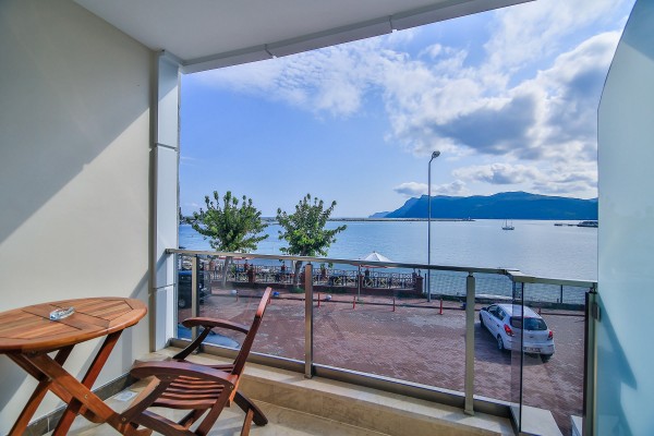 Deniz Manzaralı Çift Yataklı Standart Oda