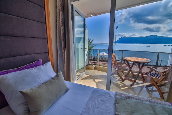 Deniz Manzaralı Çift Yataklı Standart Oda