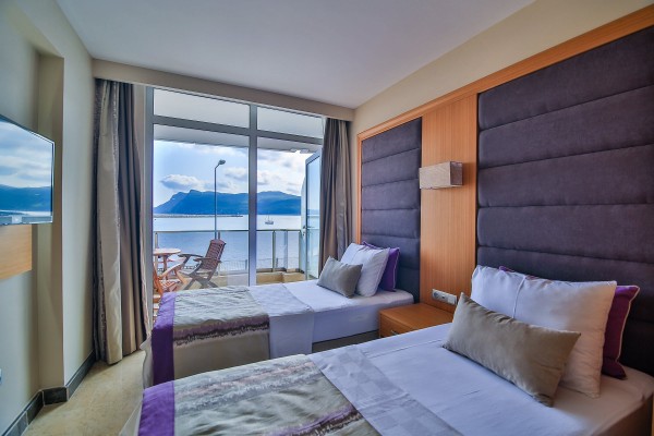 Deniz Manzaralı Çift Yataklı Standart Oda