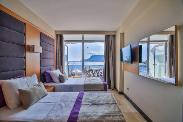 Deniz Manzaralı Çift Yataklı Standart Oda