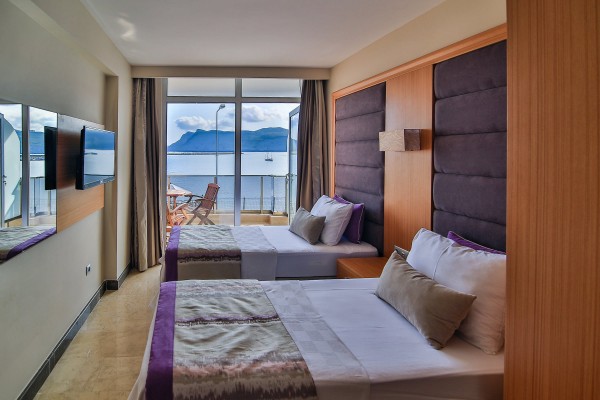 Deniz Manzaralı Çift Yataklı Standart Oda